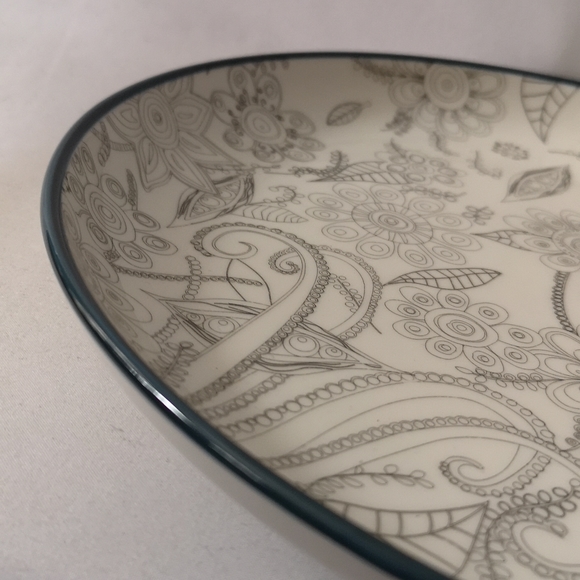 Christopher Vine Australia Decorative Plate with Floral and Leaf Sketch Design - Picture 3 of 5